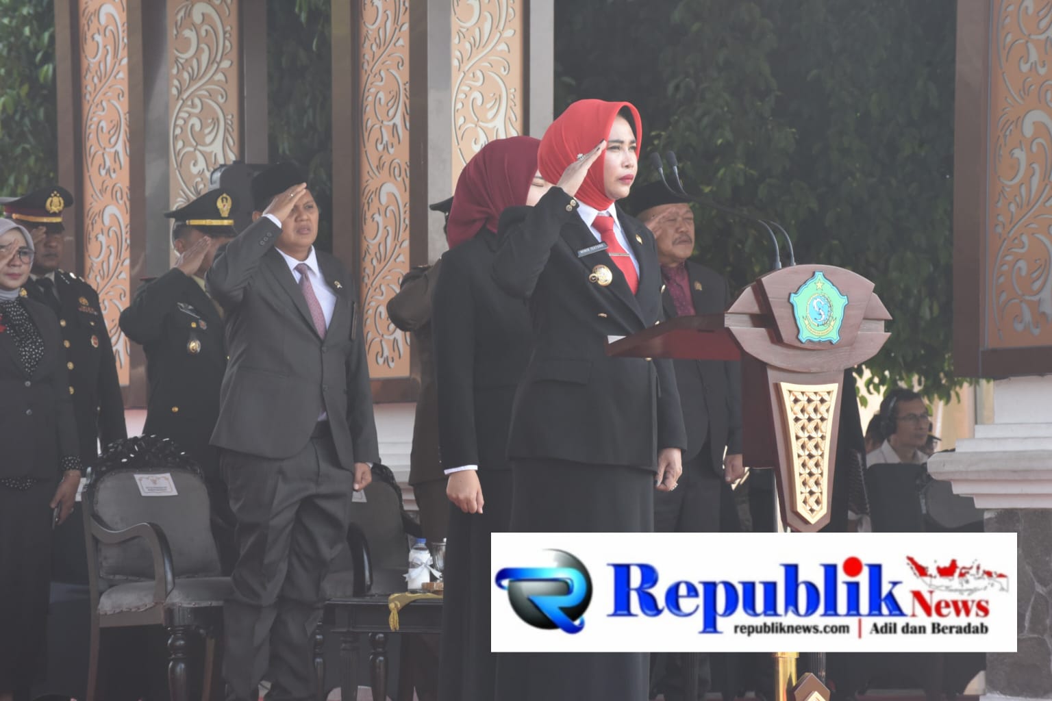Foto : Wakil Bupati Sidoarjo,Hj mimik idayana menjadi inspektur upacara memperingati Hari Kesaktian Pancasila.