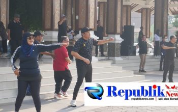 Foto : Bupati Sidoarjo,H.Subandi senam bersama ribuan ASN Sidoarjo.