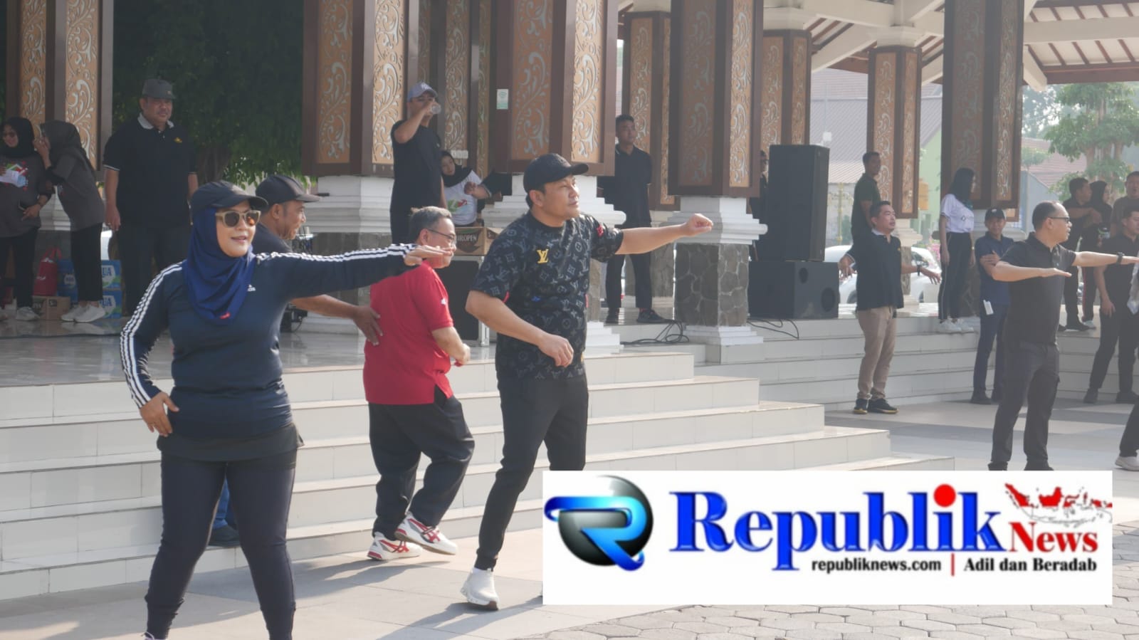 Foto : Bupati Sidoarjo,H.Subandi senam bersama ribuan ASN Sidoarjo.