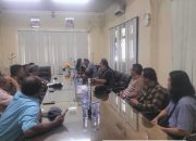 Foto : Pengaduan warga berlian kencana ketika di PDAM Delta Tirta.