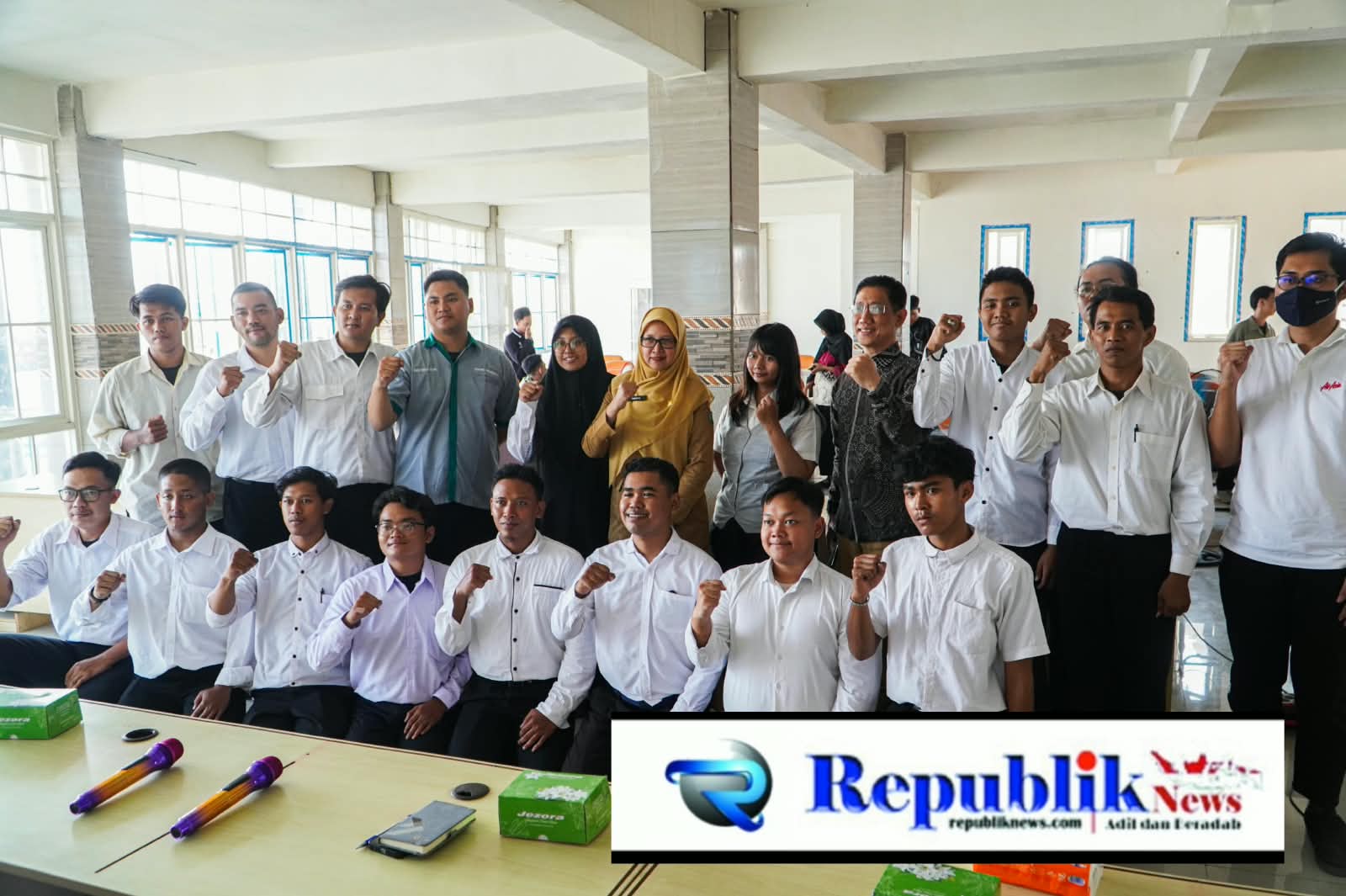 Foto : Pemkab Sidoarjo bekali warga pelatihan teknisi sepeda motor injeksi.