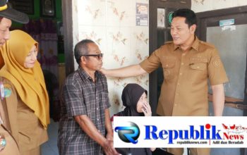 Dua Warga Krian Terima Bantuan Kursi Roda dan Perbaikan Rumah dari Bupati Subandi