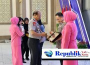 Foto : Keluarga besar Polda Jatim lepas Irjen Pol.Pasma Roice emban amanah sebagai Kapolda Bali.