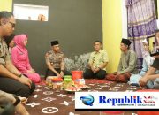 Foto : Kapolres Pasuruan, AKBP Irawan Setyono,S.H.S.I.K.,M.H. bersama ibu takziah ke rumah duka korban pembunuhan Prigen.
