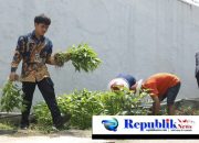 Foto: Lapas Sidoarjo panen kangkung.