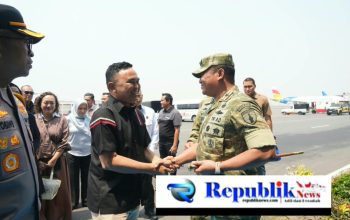 Foto : Danrem 084/BJ, Brigjen TNI Kohir Sambut Kapolda baru ,Irjen pol Dekananto Eko Purnomo,S.I.K,M.H.di Ruang VIP Pemprov Bandara internasional Juanda .