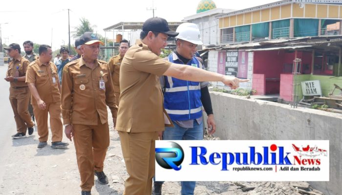 Bupati Subandi Sidak Proyek Betonisasi Jalan Gedangan–Betro, Minta Pekerjaan Dipercepat dan Normalisasi Sungai Terpadu