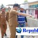 Bupati Subandi Sidak Proyek Betonisasi Jalan Gedangan–Betro, Minta Pekerjaan Dipercepat dan Normalisasi Sungai Terpadu