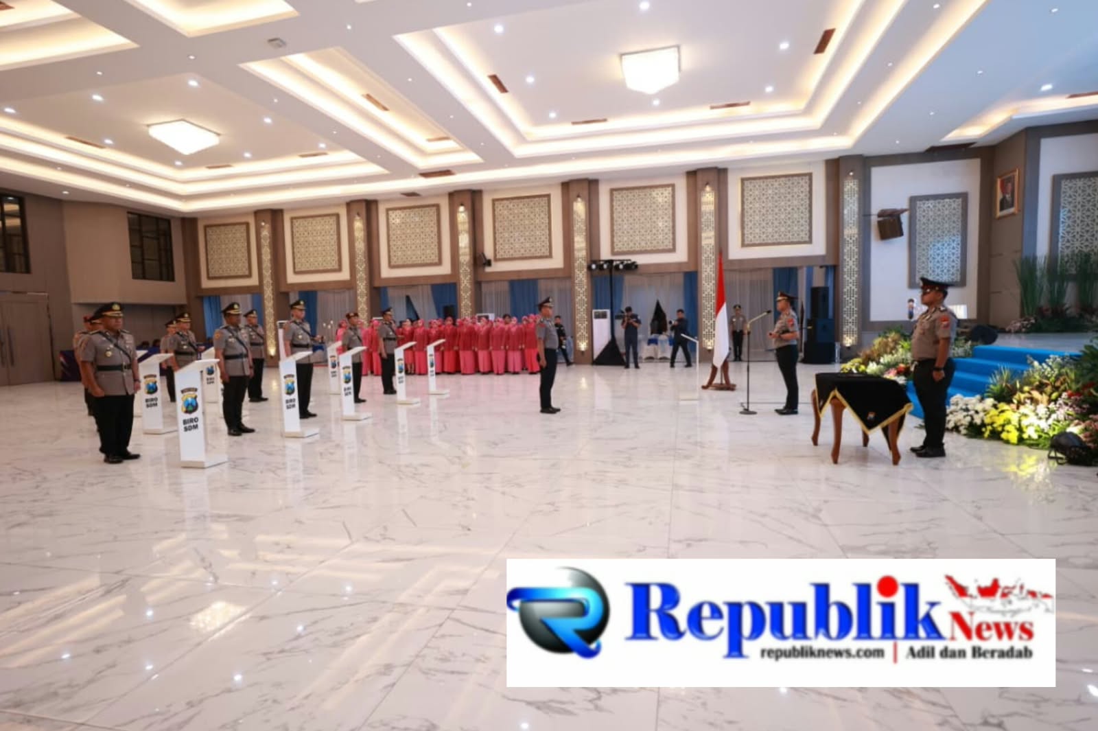 Foto : Kapolda Jatim Lantik wakapolda baru dan pimpin Sertijab sejumlah Kapolres jajaran.