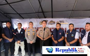 Polda Jatim dan Tim Gabungan Lakukan Penindakan dan Penegakan Hukum Narkoba di Jalan Kunti Surabaya
