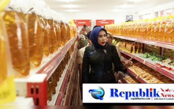 Foto: Menko pangan tinjau KDKMP Tambakrejo,didampingi Wabup Sidoarjo,mimik idayana.