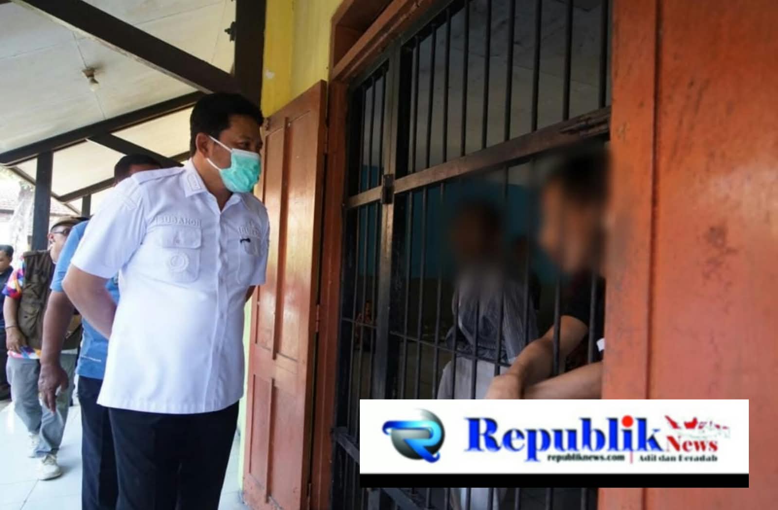 Foto : Bupati Sidoarjo,H.Subandi meninjau Liponsos .