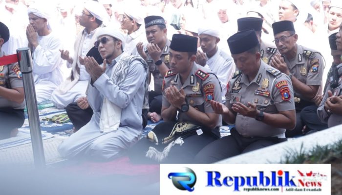 Kapolres Pasuruan Hadiri Salat Istisqa di Ponpes Dalwa, Bersama Santri Panjatkan Doa Memohon Hujan Berkah