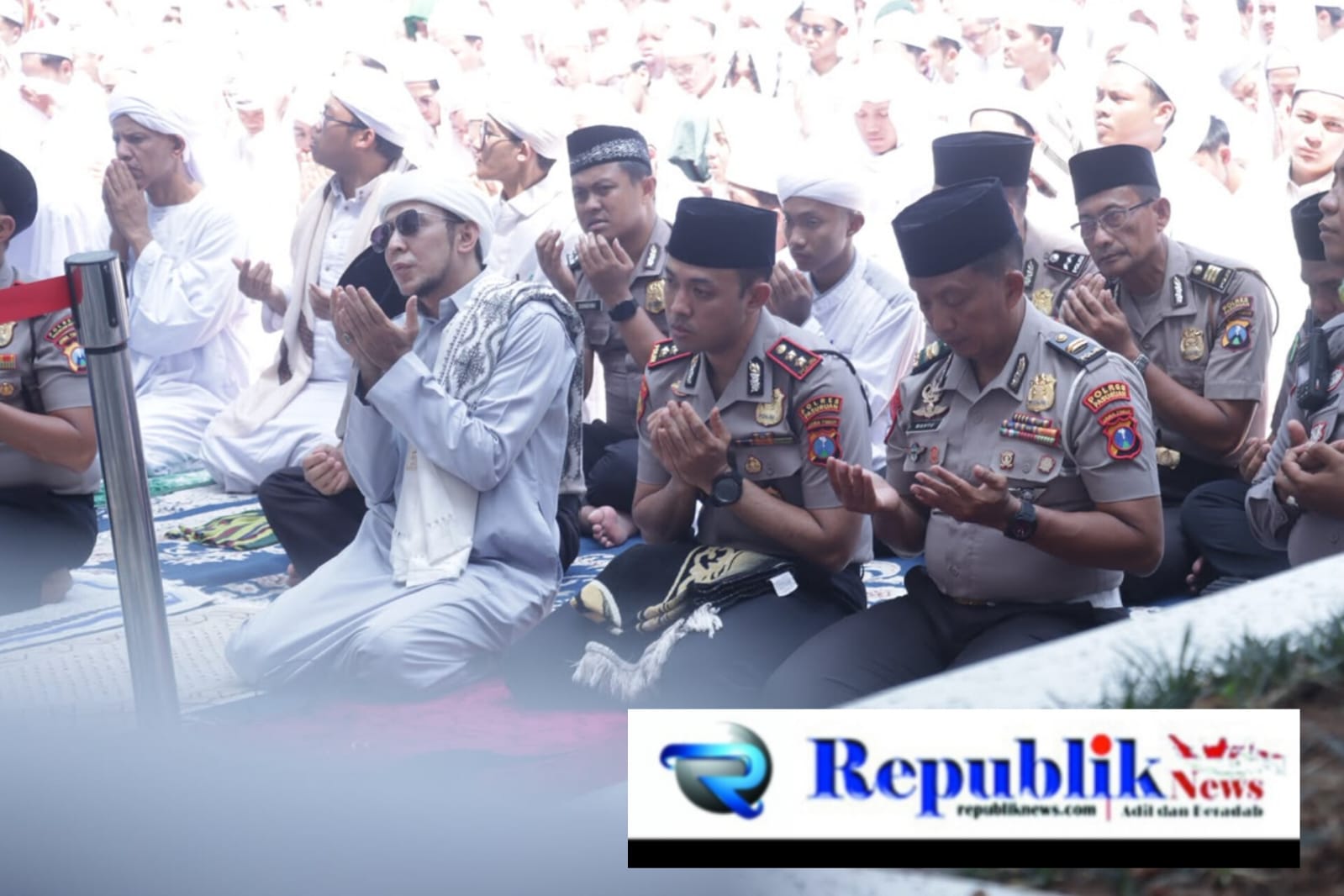 Foto: Kapolres Pasuruan, AKBP Irawan Setyono hadiri shalat istiqa