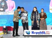 Foto : Bupati Subandi menghadiri kenal pamit Kapolresta Sidoarjo di gedung serbaguna Polresta Sidoarjo.