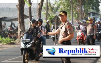 Kapolres Mojokerto Kota Turun Langsung Laksanakan Pengaturan Lalu Lintas di Depan SMPN 9, Wujud Pelayanan Polri kepada Masyarakat