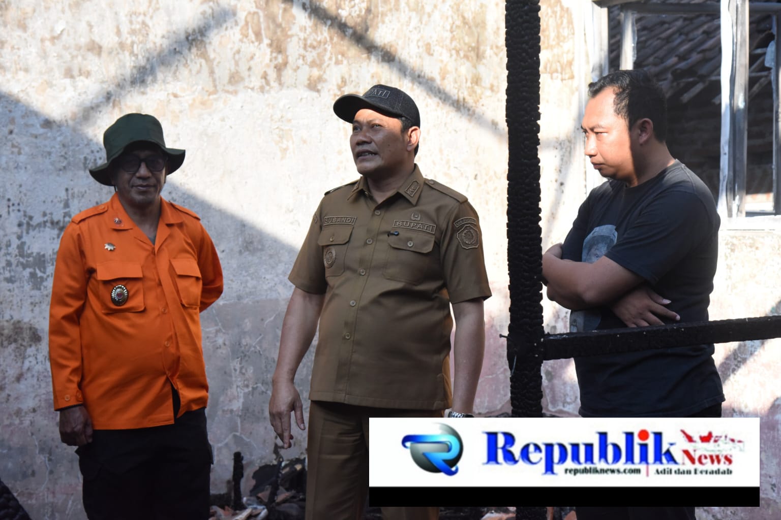 Foto : Bupati Subandi siapkan bantuan perbaikan KB/TK Islam Chairina yang terbakar.