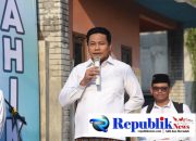 Foto: Peringati hari santri , Bupati Subandi lepas konvoi "motoran santun" ratusan santri Sidoarjo.