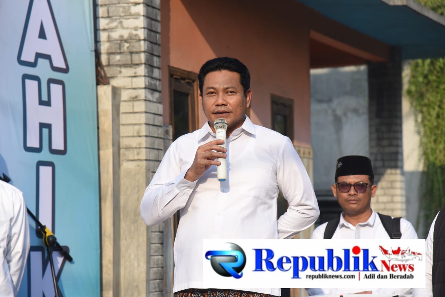 Foto: Peringati hari santri , Bupati Subandi lepas konvoi "motoran santun" ratusan santri Sidoarjo.