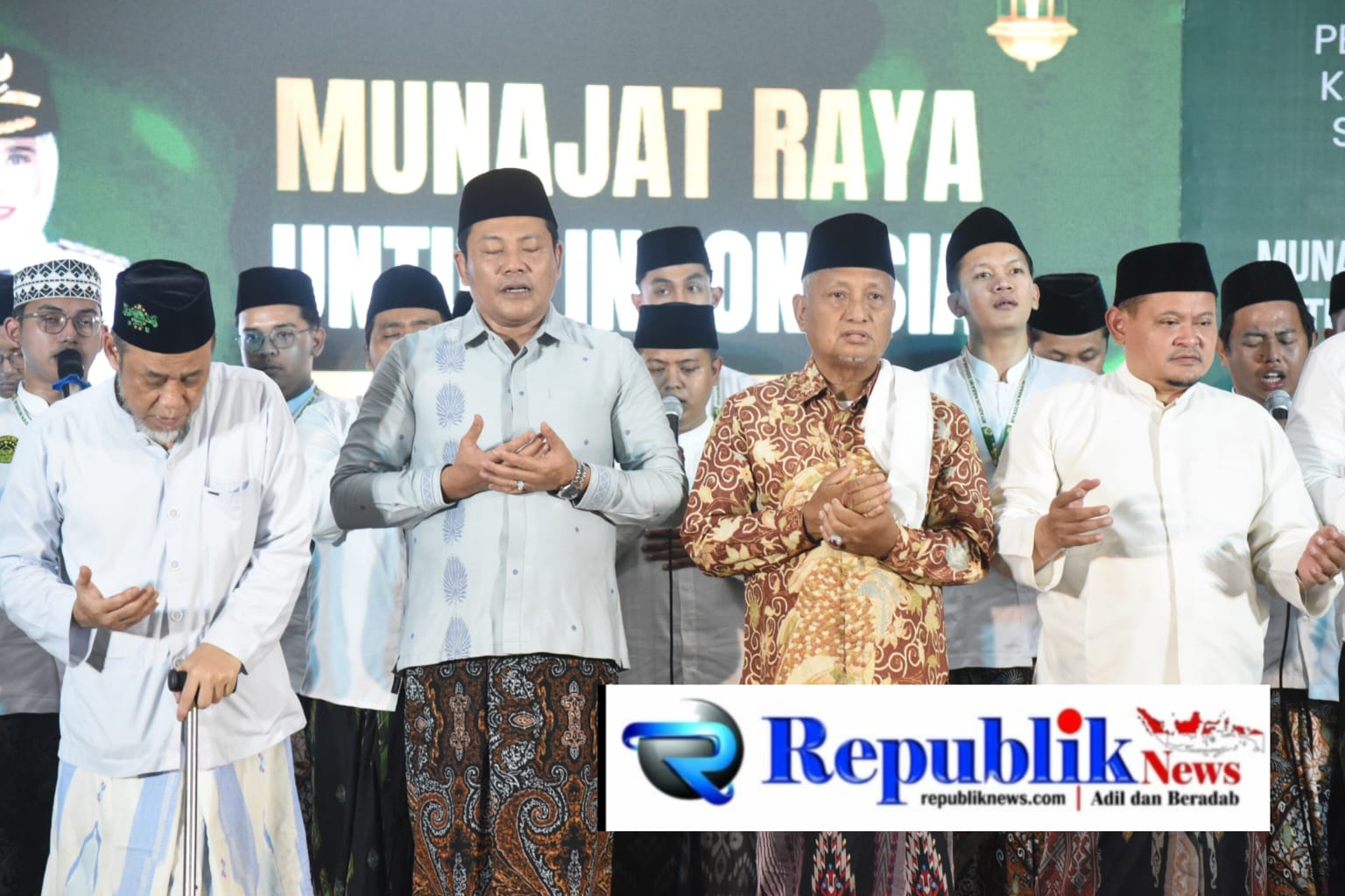 Foto: Peringati hari santri, Bupati Subandi bersama ulama gelar munajat raya untuk Indonesia.