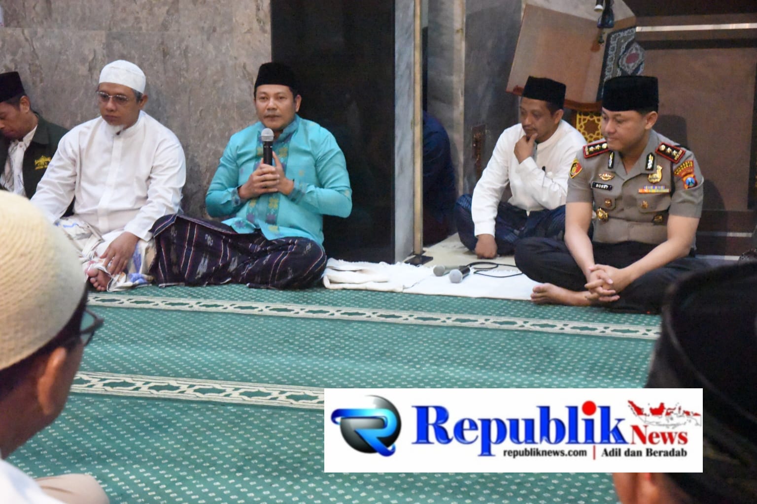Foto : Perdana, Bupati Subandi dan Kapolresta Sidoarjo AKBP Bobby Adimas Candra putra melaksanakan kegiatan subuh keliling (Suling )