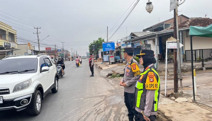 Polri Hadir untuk Masyarakat, Kapolres Lampung Utara Turun Langsung Gatur Lalin di Jalinsum Candimas