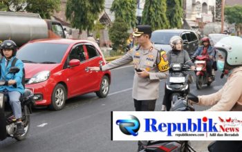 Foto: Kapolres Mojokerto kota,AKBP Dody Munandar .,S.I.K.,pimpin gatur lalin pagi.