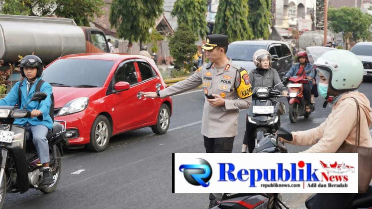 Foto: Kapolres Mojokerto kota,AKBP Dody Munandar .,S.I.K.,pimpin gatur lalin pagi.