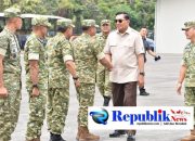 Foto: Danrem 084/BJ Brigjen TNI Kohir menyambut Menteri Pertahanan Republik Indonesia,Jenderal TNI (Pur) Sjafrie Sjamsoedin di Base Opa Lamudal Juanda.