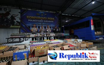 Foto: Gelar operasi KRYD , Polrestabes Surabaya sita 5.385 botol miras ilegal.