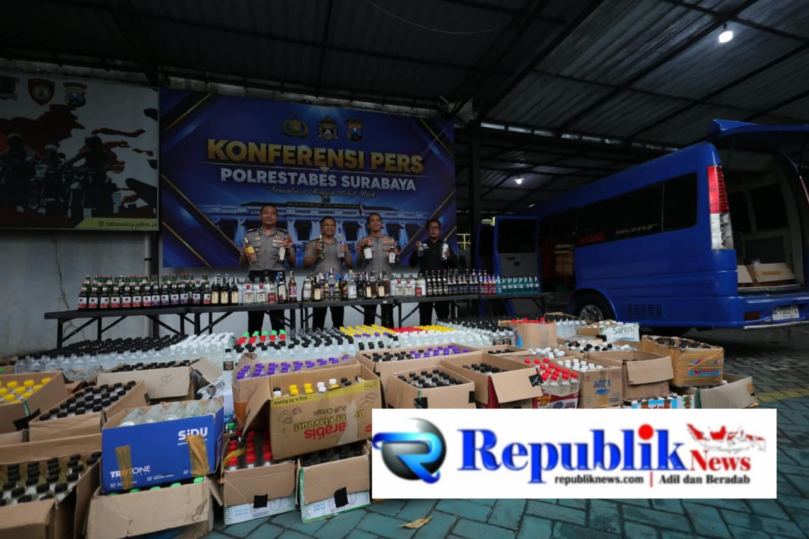Foto: Gelar operasi KRYD , Polrestabes Surabaya sita 5.385 botol miras ilegal.
