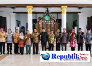 Foto: Bupati Subandi mengintruksikan Kades dan Lurah kawal pembangunan & Operasional gerai KDKMP.
