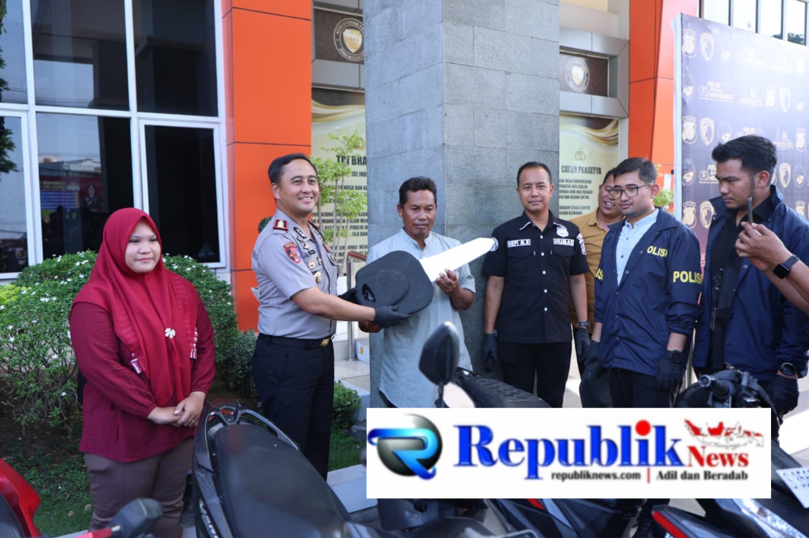Foto: Polres Gresik amankan 11 tersangka curanmor,empat motor dikembalikan ke korban.