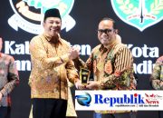 Foto : Sidoarjo meraih penghargaan daya tarik Investasi.