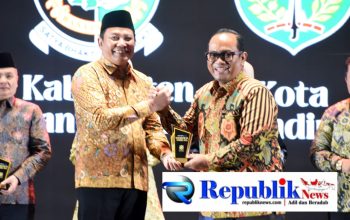 Foto : Sidoarjo meraih penghargaan daya tarik Investasi.