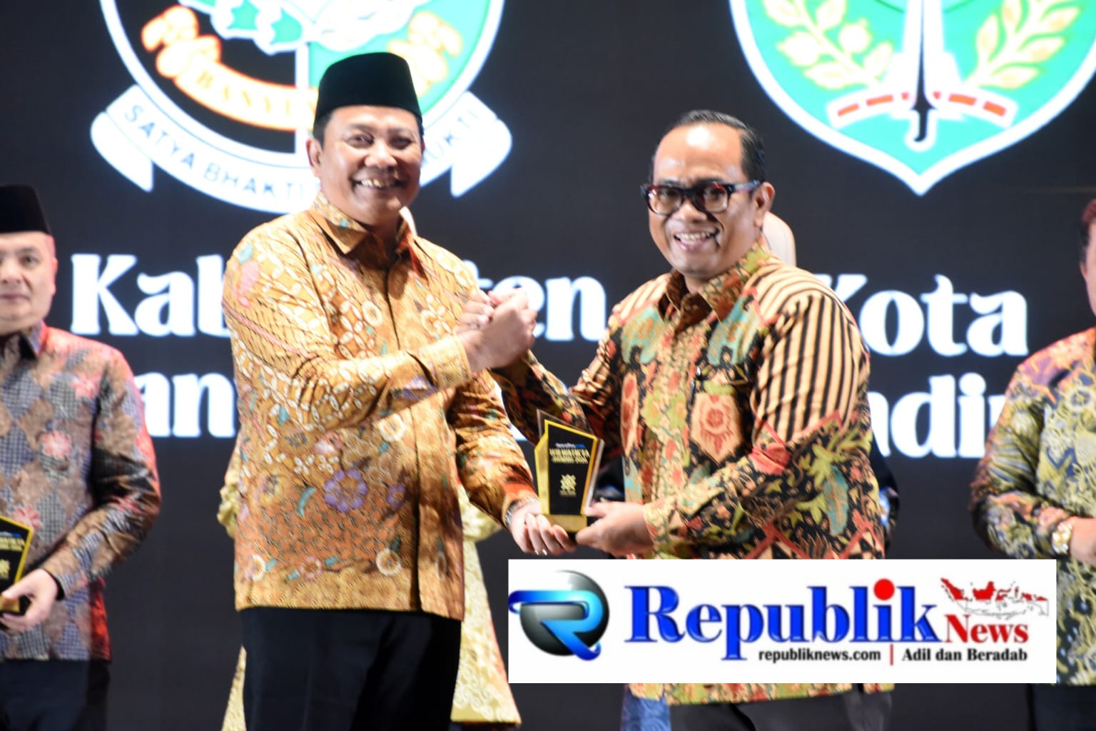 Foto : Sidoarjo meraih penghargaan daya tarik Investasi.