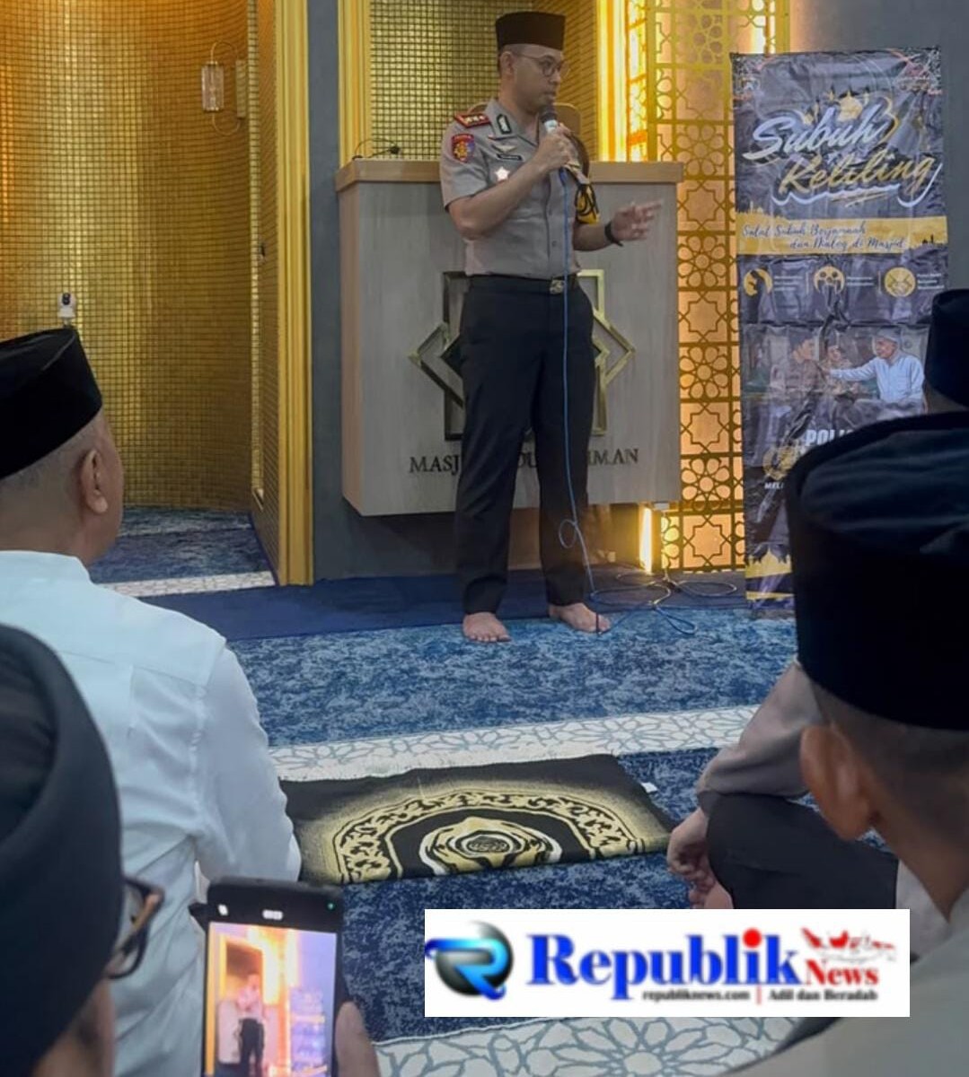 Foto: Kapolres Pasuruan AKBP Irawan Setyono,S.H.,S.I.K.,M.H., melaksanakan kegiatan sholat subuh keliling (Suling)